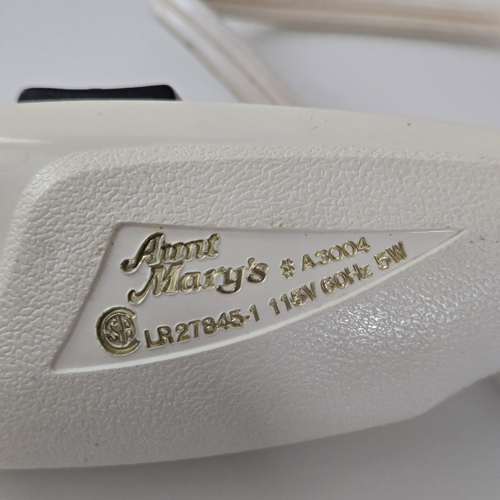 1970's Aunt Mary's Electric Scissors Model A3004 - Picture 10 of 10